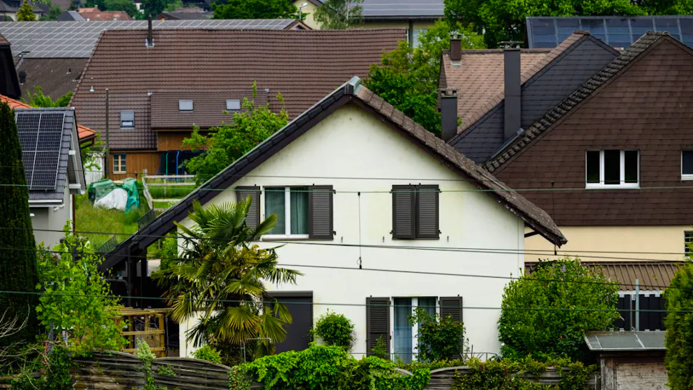 Die Angebotspreise für Einfamilienhäuser sind im Mai leicht gesunken. (Symbolbild)