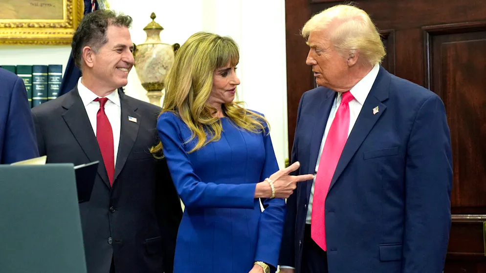 Michael und Susan Dell kündigen am 2. Dezember 2025 im Beisein von Donald Trump im Weissen Haus ihre Rekordspende an (v.l.n.r.). Das Geld soll das Startkapital für die sogenannten Trump Accounts bilden – vom US-Staat gemanagte Sparkonten, mit denen Eltern Geld für ihre Kinder anlegen können: