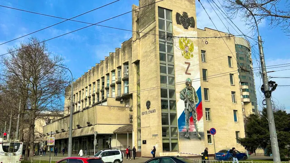 ARCHIVE - On the façade of the main post office in the center of the capital of the Black Sea peninsula of Crimea, a large mural commemorates the "special military operation", as Russia calls its war against Ukraine. Photo: Ulf Mauder/dpa