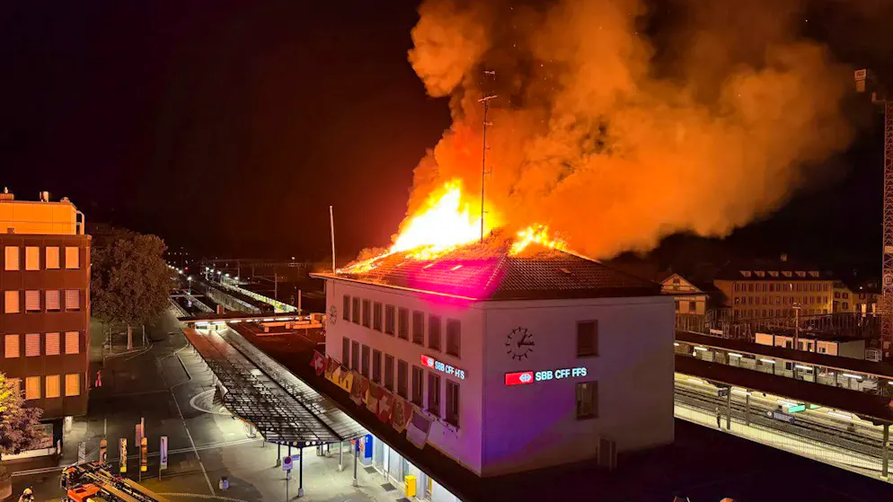 No disruption to commuter traffic. Railroad station in Burgdorf BE is on fire