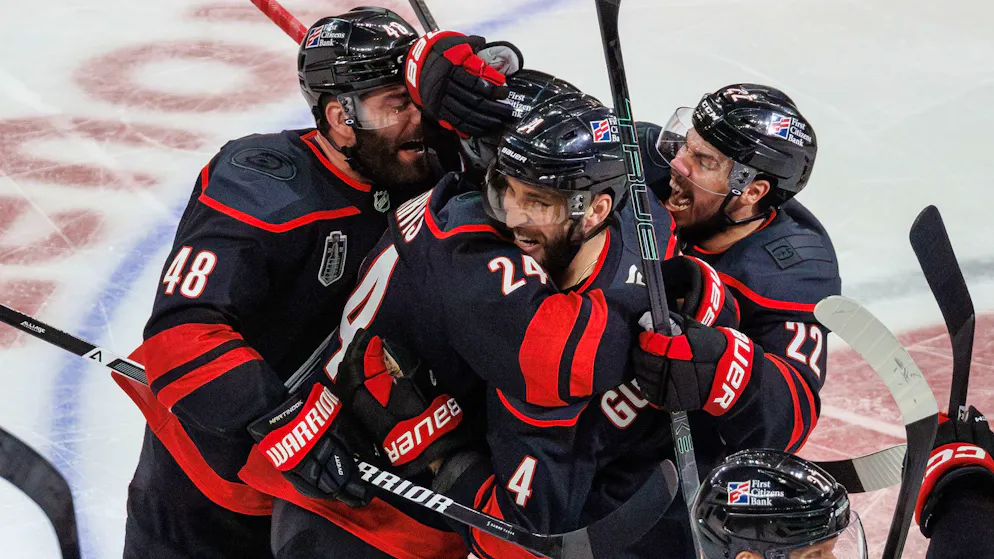 NHL. Les Hurricanes égalisent face aux Golden Knights en finale