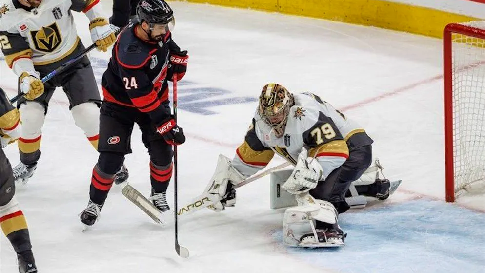 NHL. Carolina pareggia subito la finale