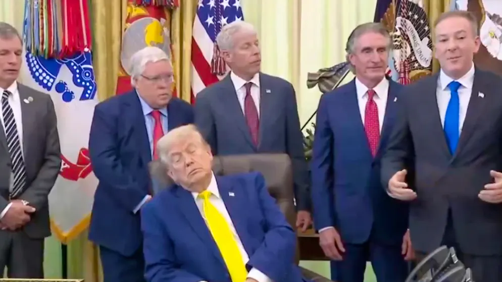 Sharp attacks. Is Trump falling asleep in the Oval Office? Video causes a stir