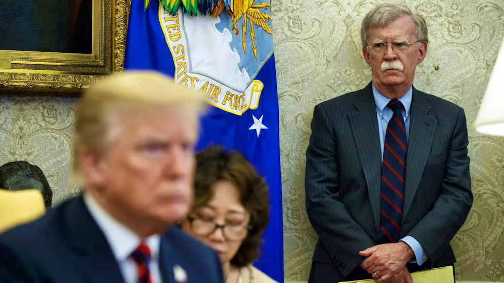 John Bolton (r.), security adviser in Donald Trump's (l.) first term, wants to plead guilty. (stock photo)
