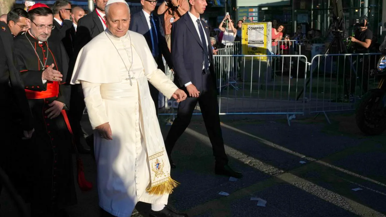 Spain. Pope in front of hundreds of thousands of young people: 