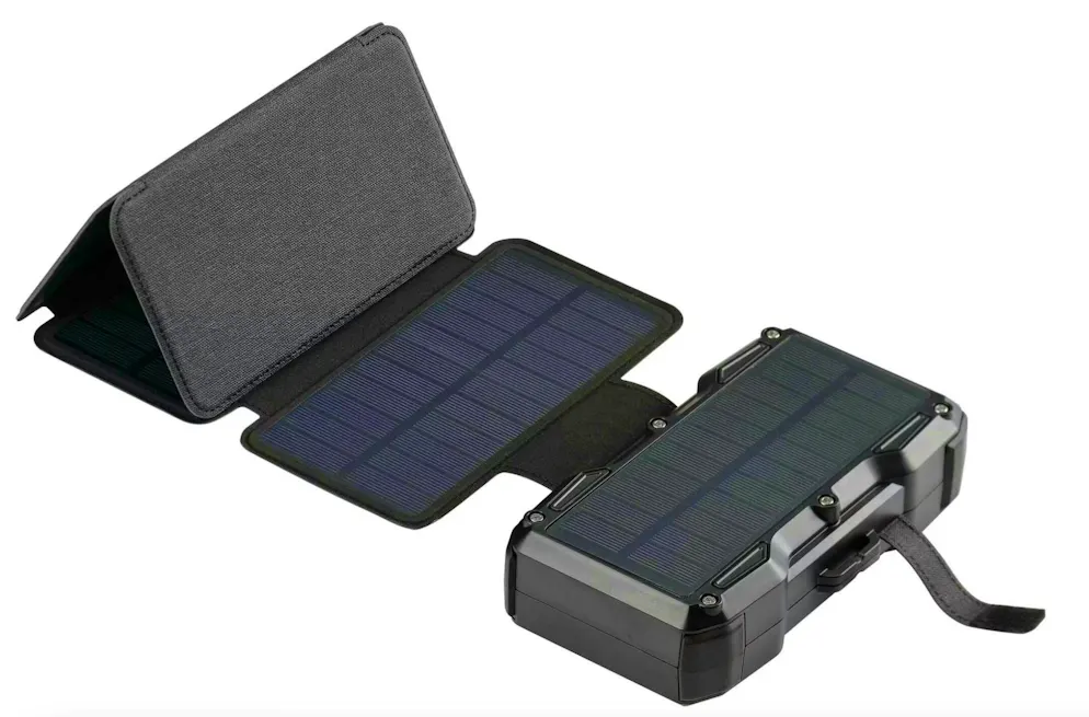 The power bank can be attached to your backpack, for example, so you can be sure that your cell phone is always charged.