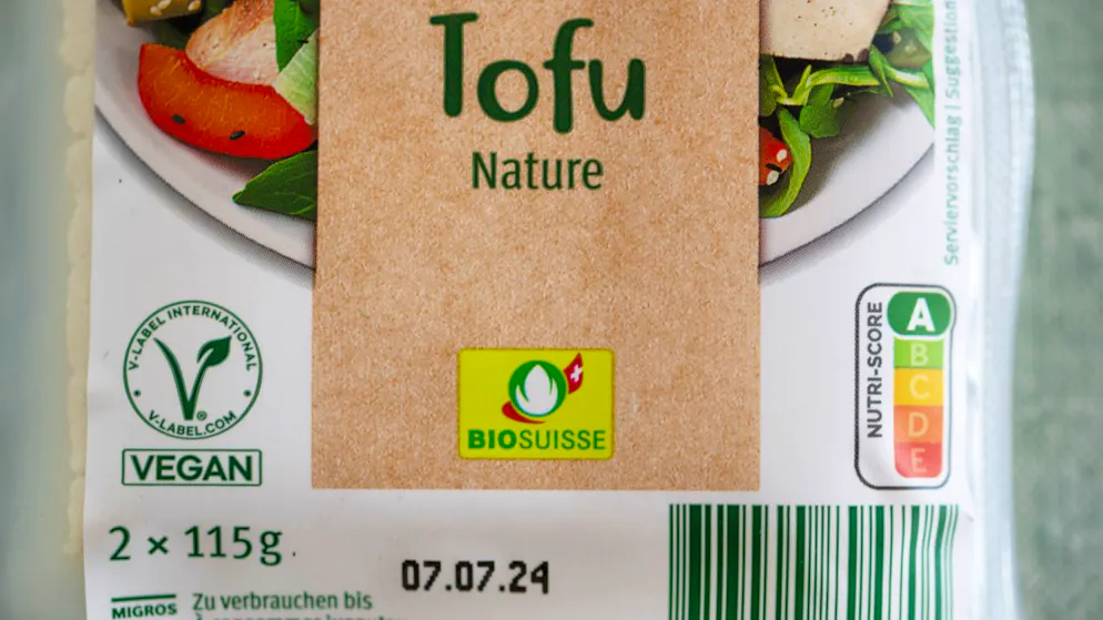 bluewin.ch - Animal rights activists file complaint against Migros advertising