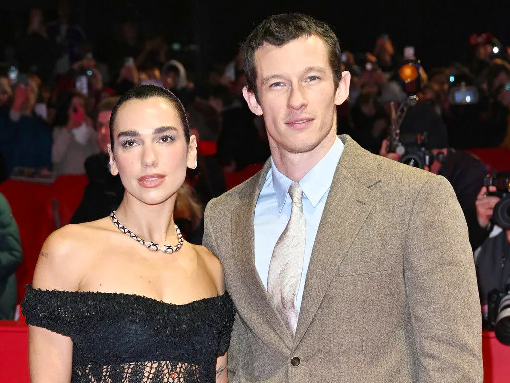 Spettacolo. Dua Lipa sposa Callum Turner a Palermo: i dettagli delle nozze sontuose