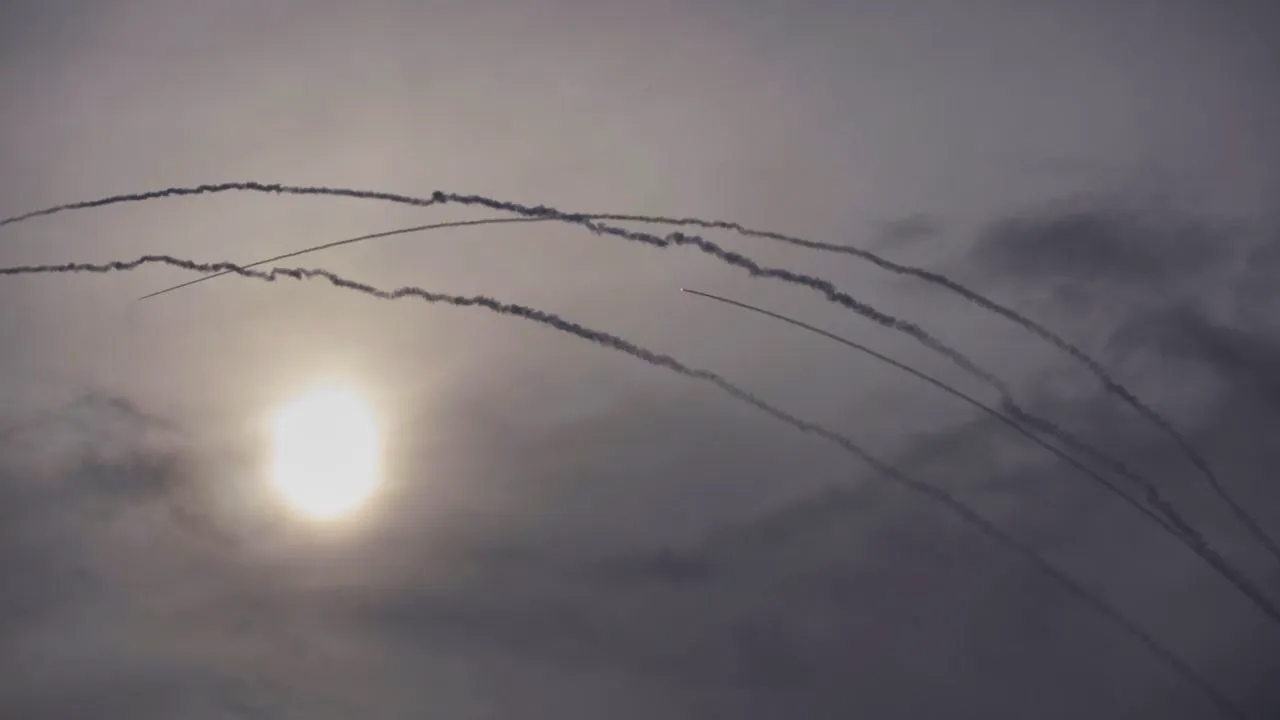 Politik. Iran feuert Raketen auf Israel