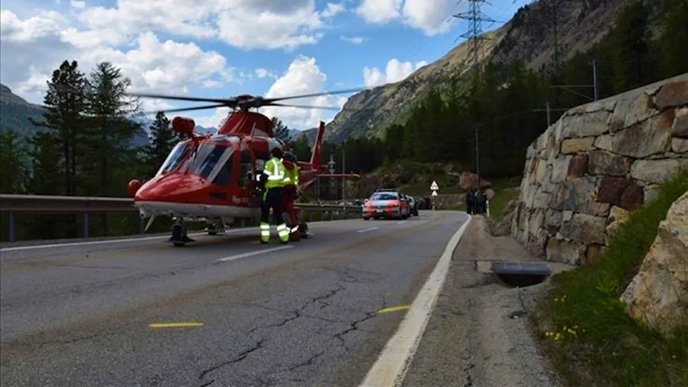 Sorpasso non riuscito. Centauro si ferisce gravemente sul Bernina, la polizia cerca testimoni