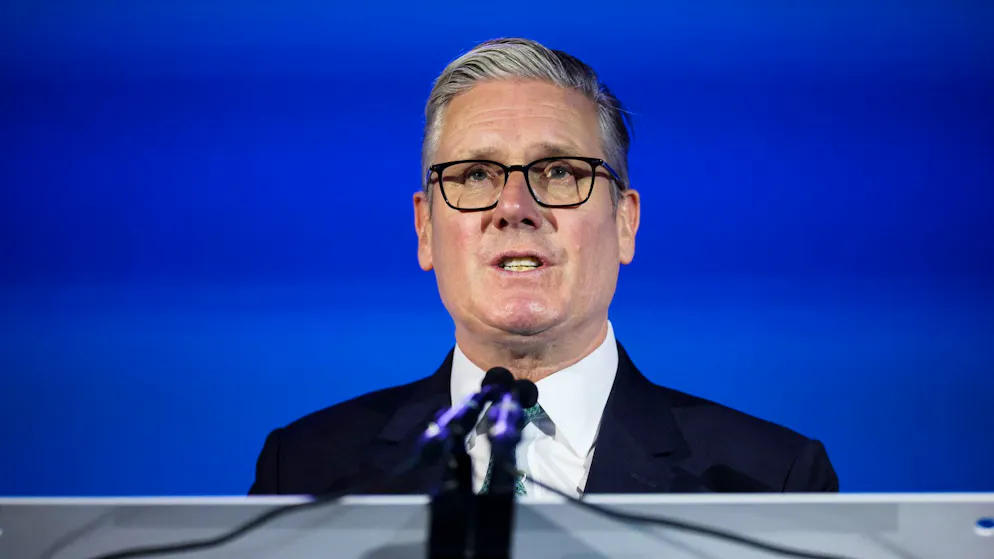 Gran Bretagna. Starmer sfida le Big Tech e chiede lo stop allo scambio di foto hard tra minori