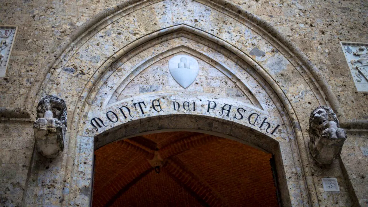 Banks. Italy's largest bank wants to buy rival for 30 billion