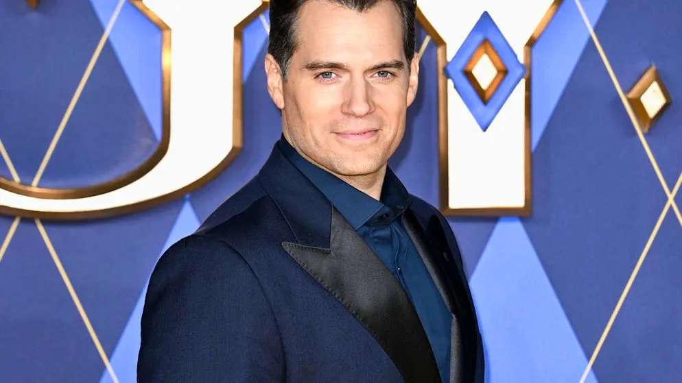Cinema. Henry Cavill cambia registro. Netflix lo affianca a Kevin Hart in una nuova spy comedy