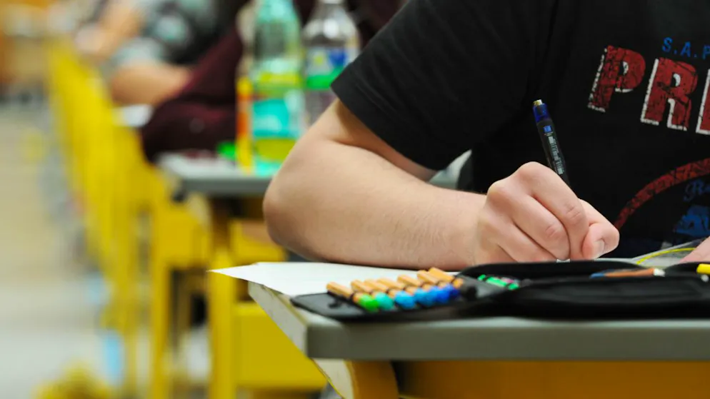 FSO analysis shows big differences. Where young people are most likely to graduate