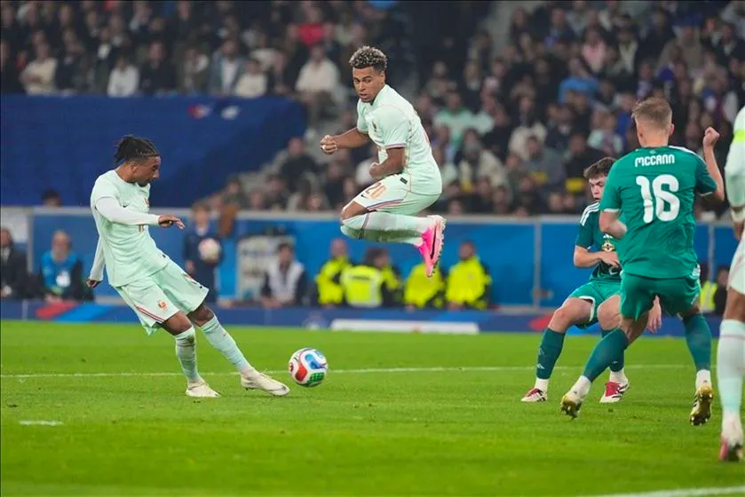 Calcio. Francia, Olise suona la carica