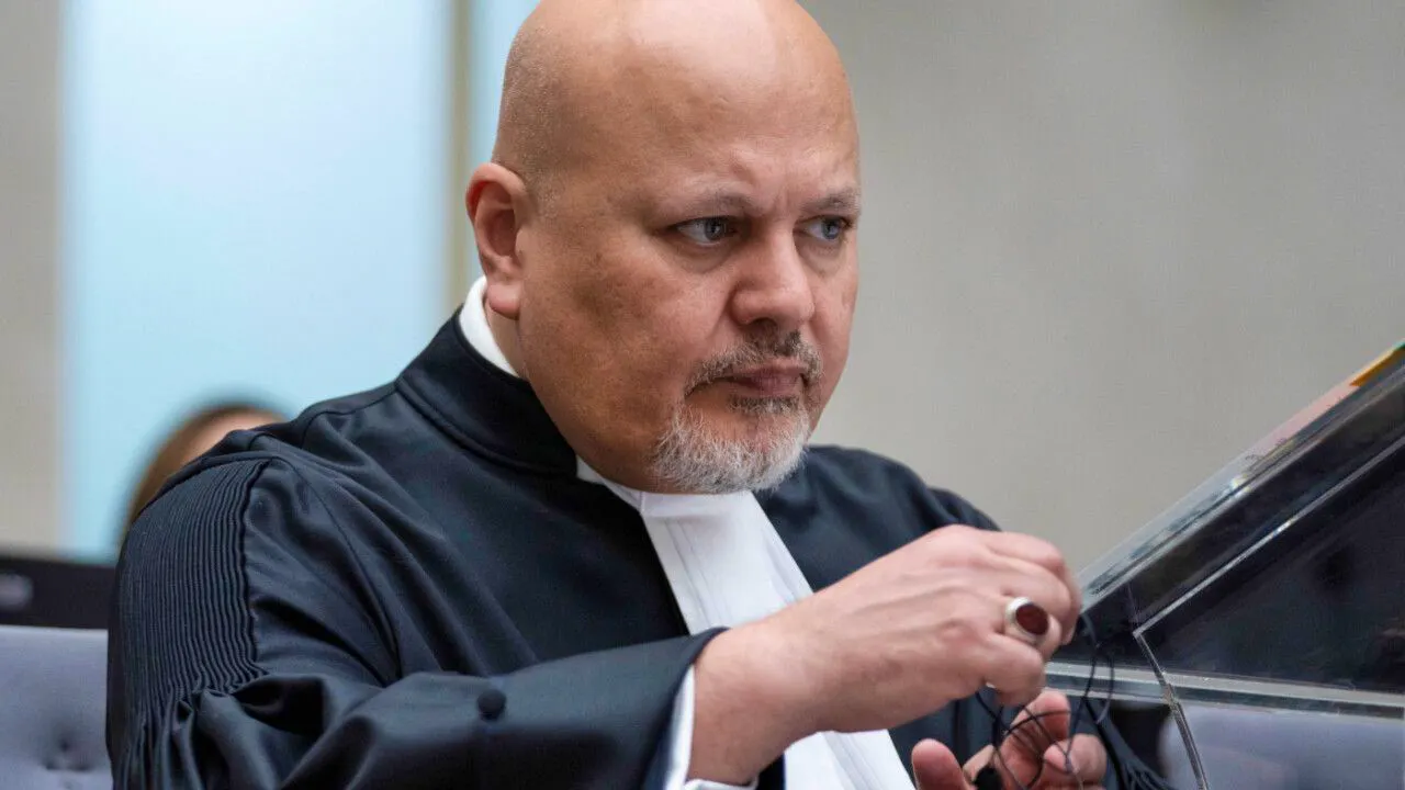 Niederlande. Weltstrafgericht suspendiert Chefankläger