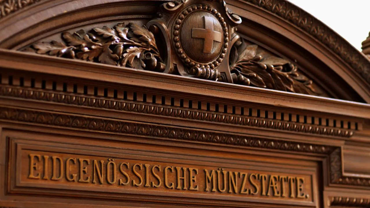 Bank. Sommermünze ist die erste von vier Sondermünzen aus Swissmint-Serie