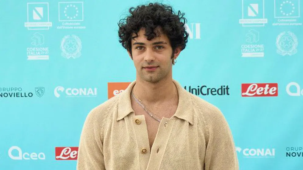 «Storia della mia famiglia». Massimiliano Caiazzo: «Interpretare Pino Daniele è stata l'esperienza più difficile della mia vita»