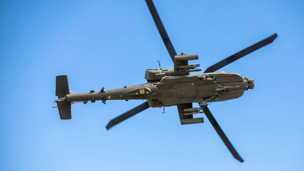 Medio Oriente. Un elicottero d'attacco AH-64 Apache degli Usa precipita vicino allo Stretto di Hormuz. È stato abbattuto?