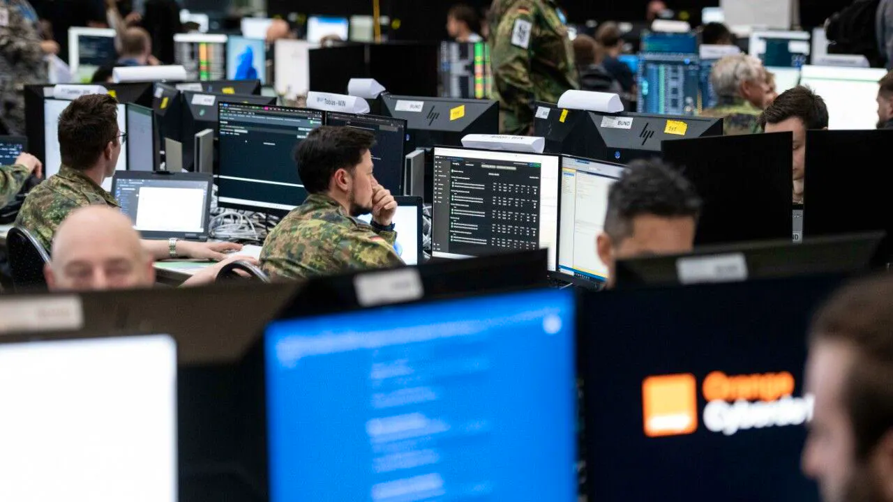 Computer und Informationstechnologie. Schweizer Armee will an Nato-Übung digitale Verteidigung stärken