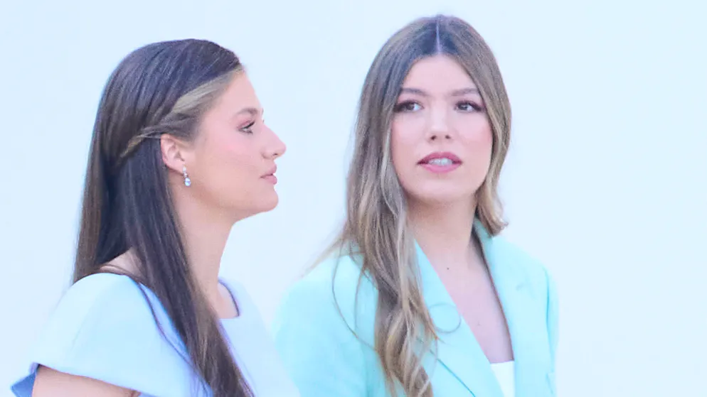 Tra protocollo e divertimento. Le principesse di Spagna Leonor e Sofía scatenate al concerto di Bad Bunny dopo la visita al papa