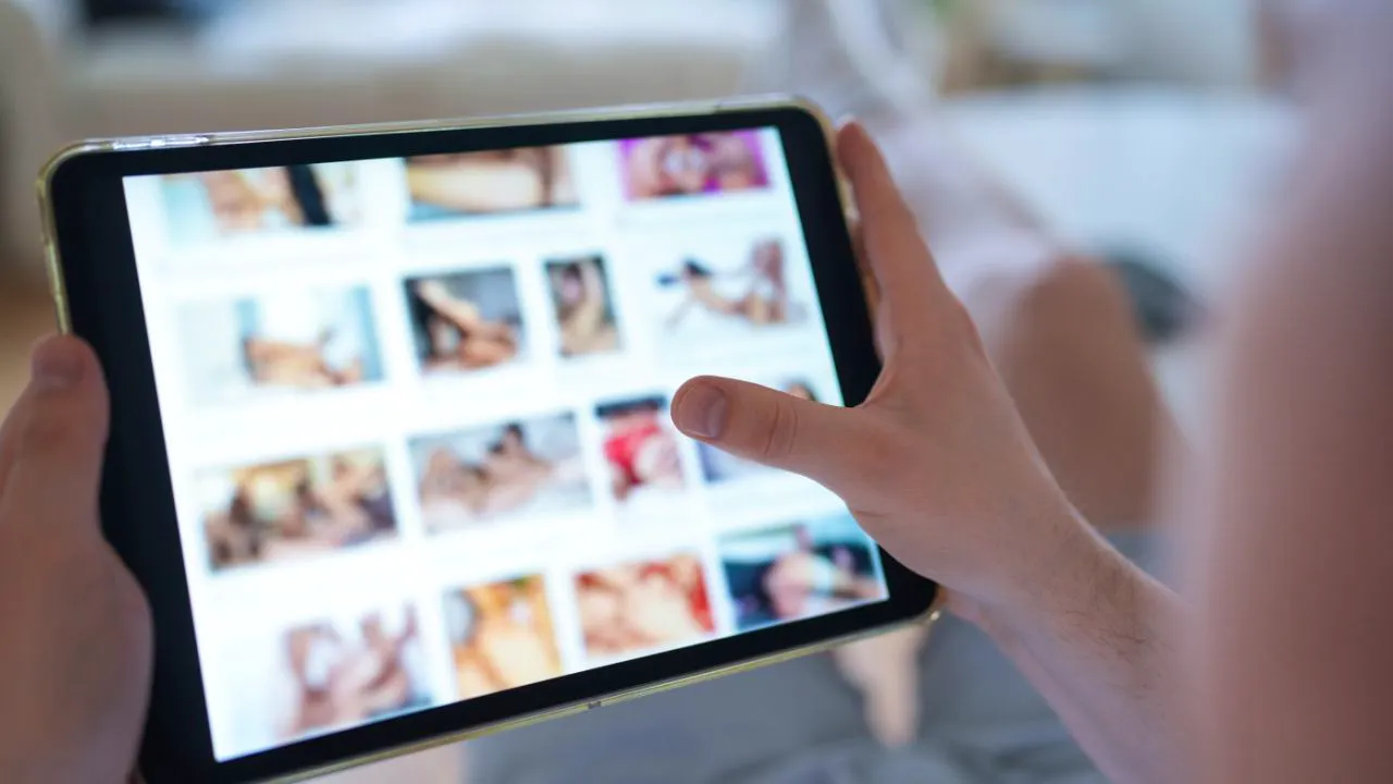 Pétition. La Confédération doit agir contre les violences sur internet