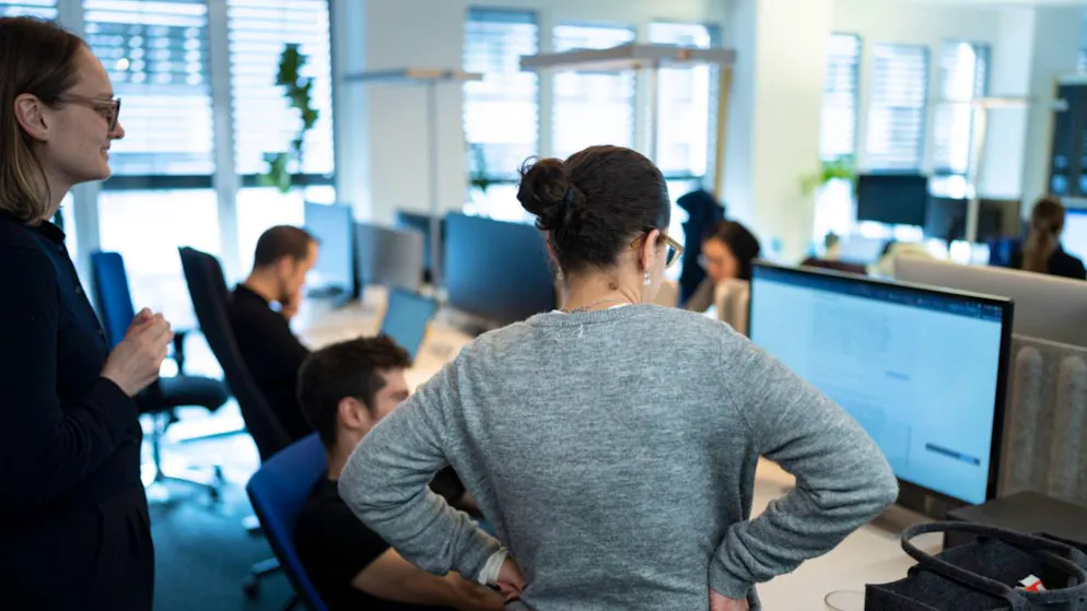 Realtà lavorative. Gli Svizzeri sono soddisfatti dei loro superiori diretti? Ecco il confronto con altri Paesi