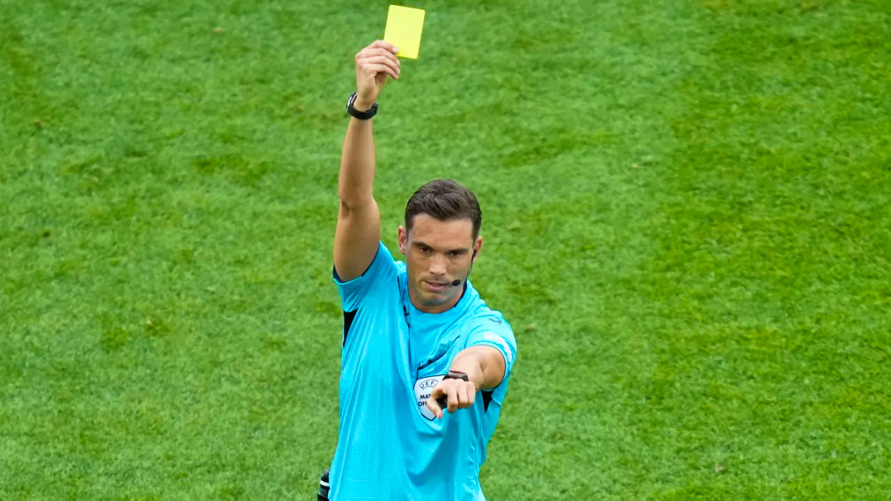 WORLD CUP 2026. Drinking breaks and red for hand in front of mouth: the new World Cup rules