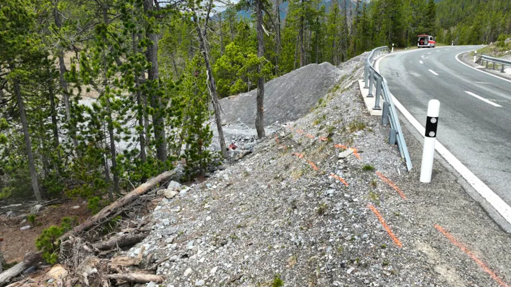 Grigioni. Motociclista esce di strada sul Passo del Forno, le sue ferite sono gravi