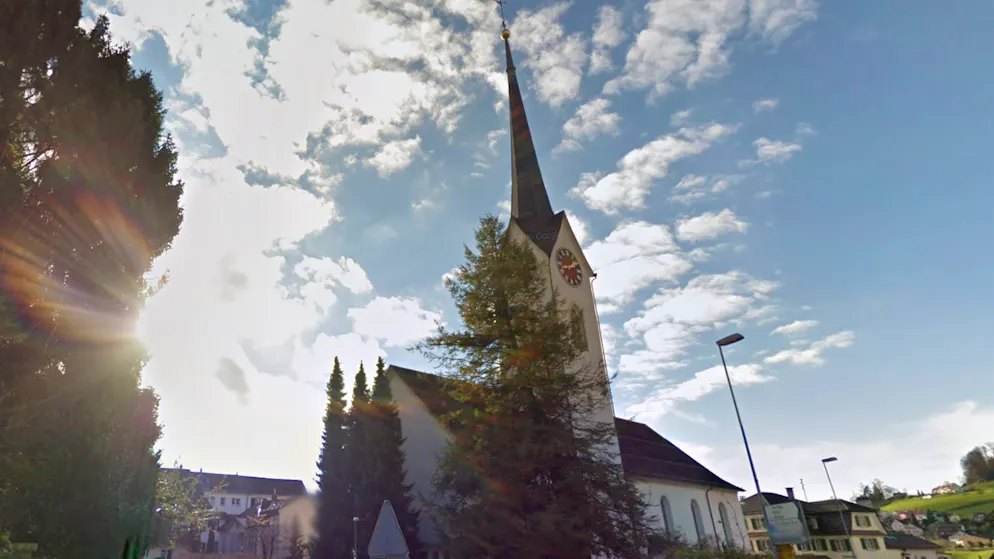 Drama after church service in Wald ZH. Man shoots church warden in the leg - now he's on trial