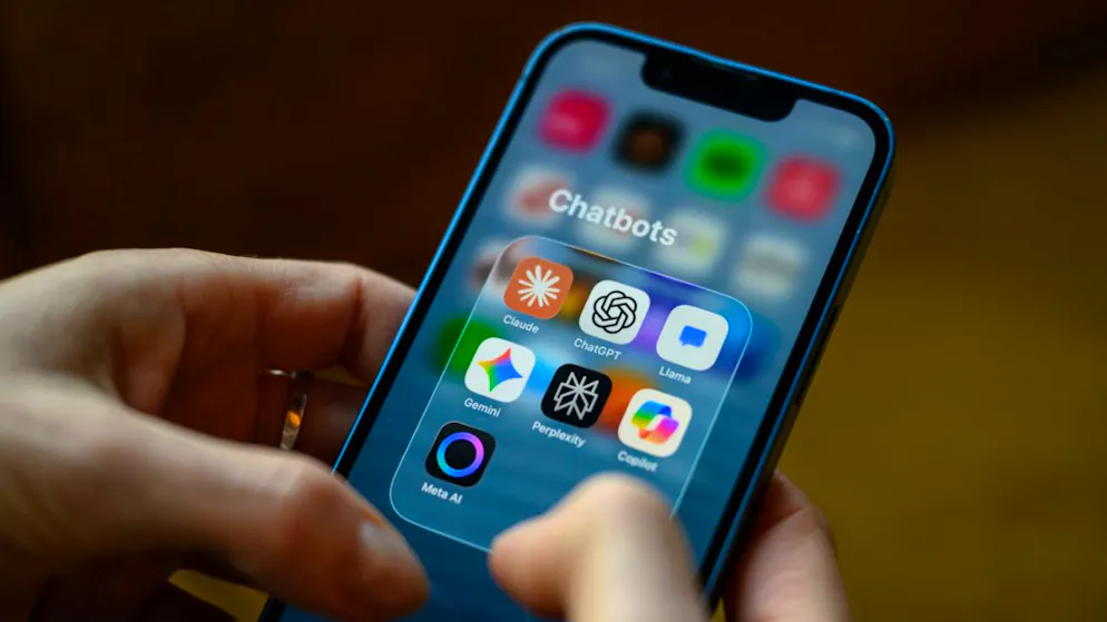 Apple. Gli utenti di iPhone e iPad in Svizzera avranno accesso a «Siri AI»