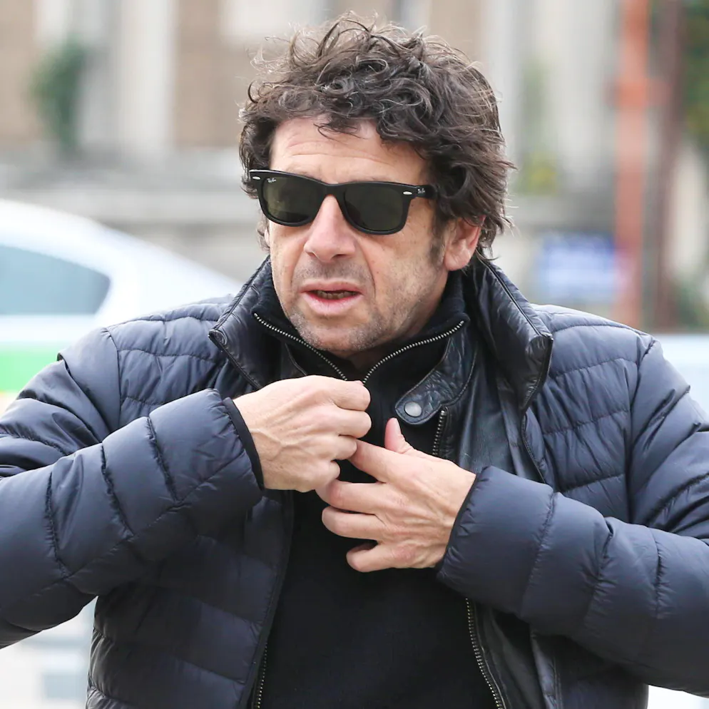 Agressions sexuelles. Placement en détention provisoire requis : l’étau se resserre sur Patrick Bruel