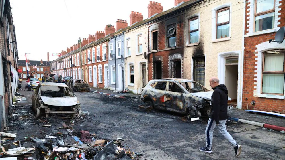 Irlanda del Nord. Appelli alla calma a Belfast, in arrivo altri 200 agenti