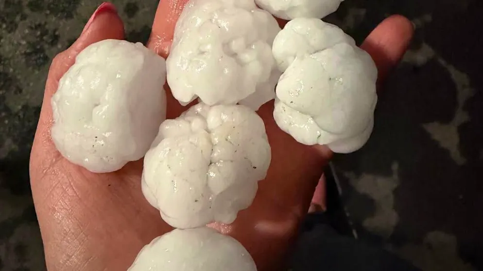 Nouveau record. Des grêlons gros comme des abricots s'abattent sur le Tessin