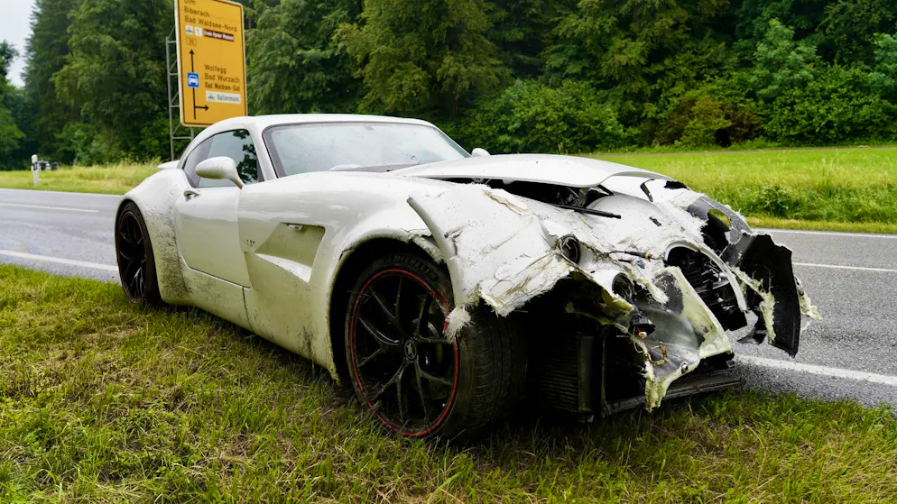 Crashed into the guardrail. Retiree Wrecks Rare Luxury Car – 300,000 Francs in Damage