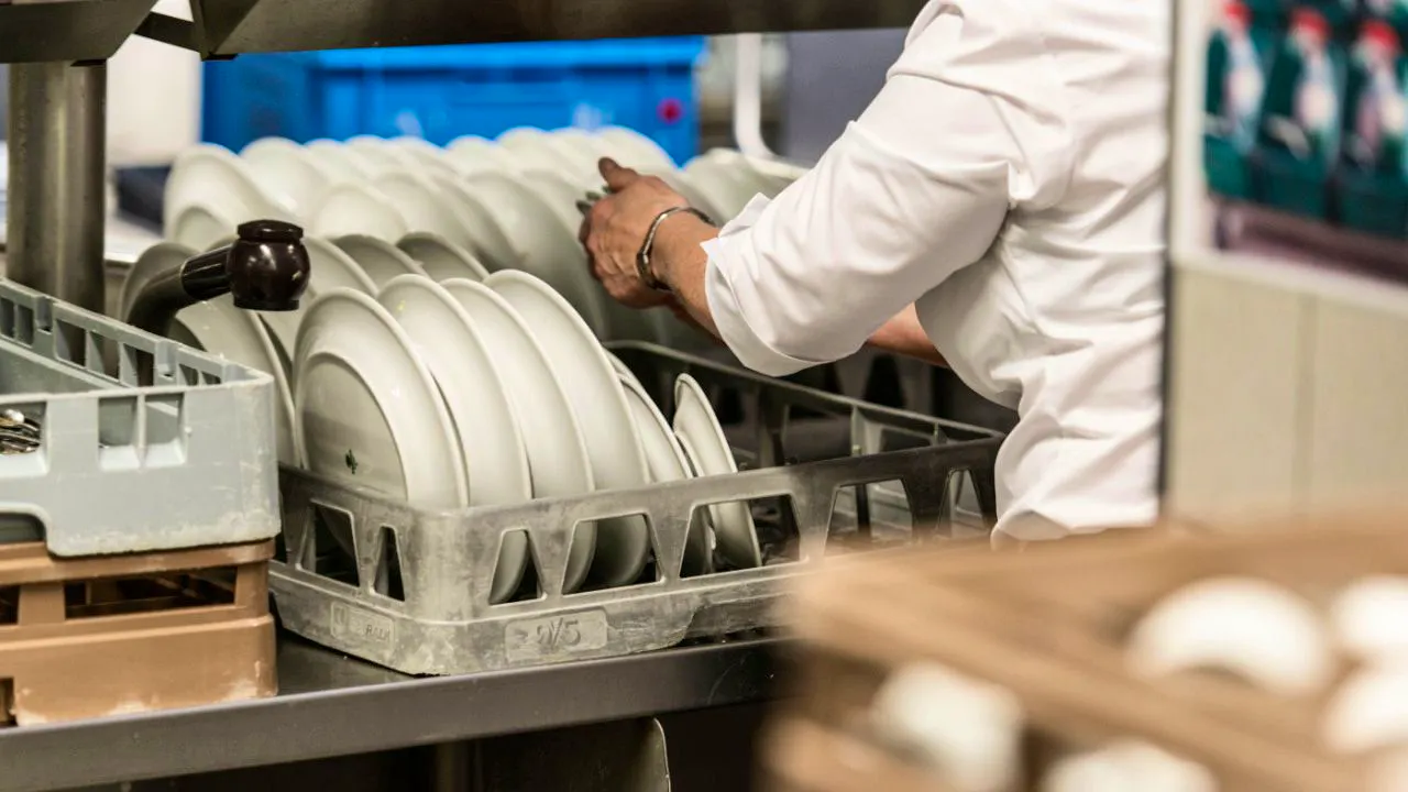 Federal Court. Minimum wage regulations of the cities of Zurich and Winterthur are valid