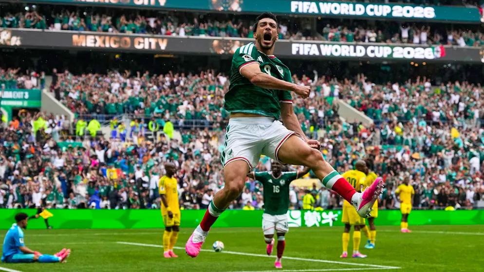 Südafrika chancenlos. Co-Gastgeber Mexiko gewinnt Eröffnungsspiel im Aztekenstadion mit 2:0