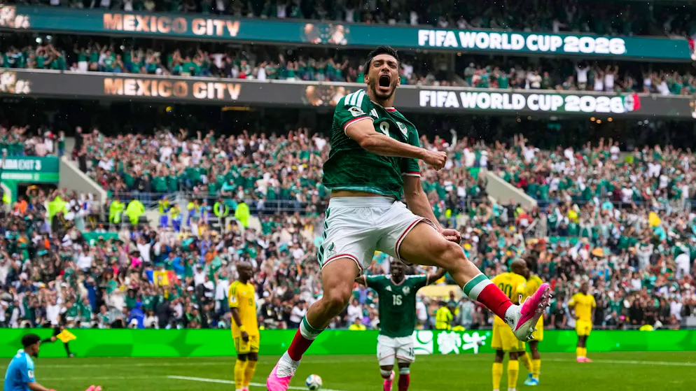 Wild opening match. Three red cards: Mexico beats South Africa 2-0