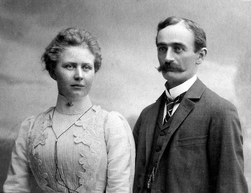إليزابيث كريست وفريدريك ترامب في صورة فوتوغرافية من عام 1902.