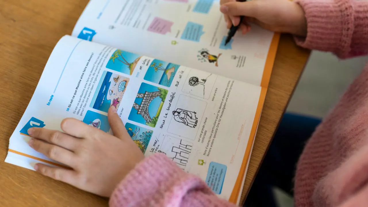 Languages. Federal Council Seeks to Mandate a Second National Language in Elementary Schools