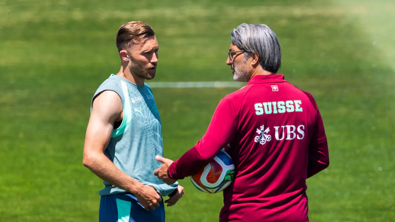 Football. Un seul latéral droit: Murat Yakin récidive