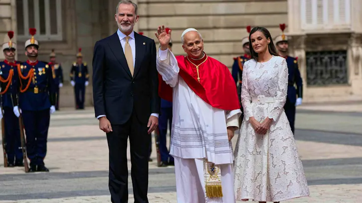 Royal assistance: Spanish King Comes to the Rescue of Pope Leo After ...