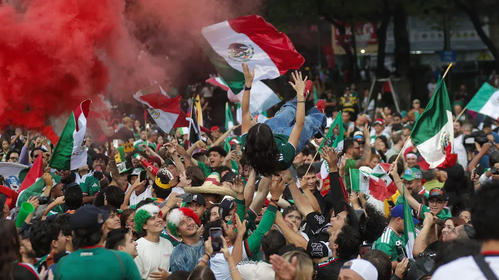 Fra tensioni e celebrazioni. «Vamos Mexico» e «Fiesta», il via della Coppa fa il giro del mondo