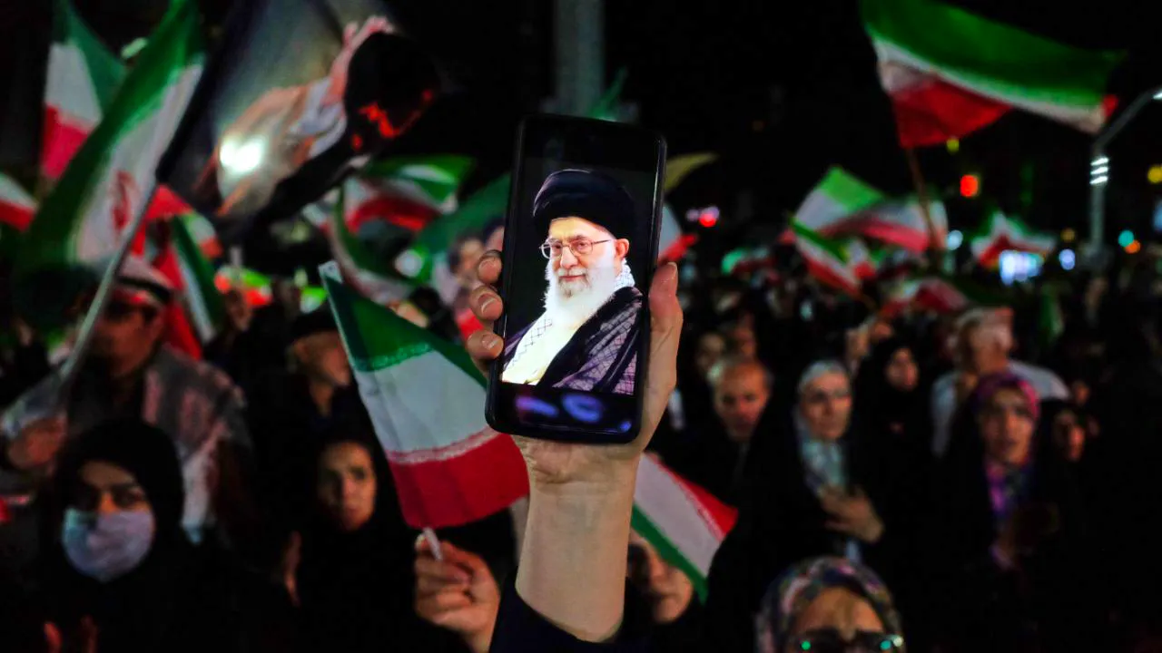 Politik. Iran plant Chameneis Beisetzung am 9. Juli