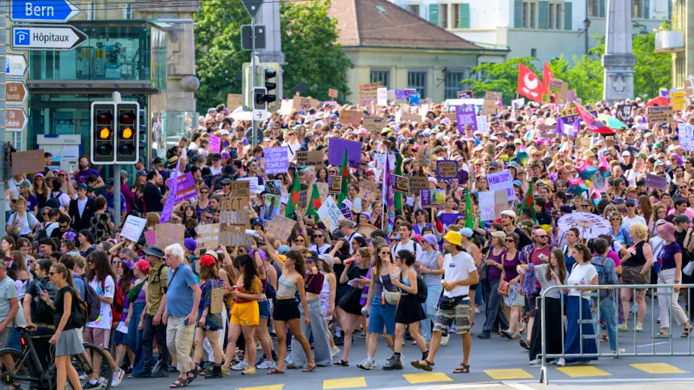 ROmandia. Migliaia di persone in piazza per sciopero femminista