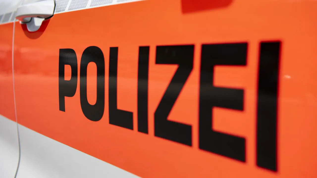 Latest. Unknown suspects break into a gun shop in the canton of Schwyz