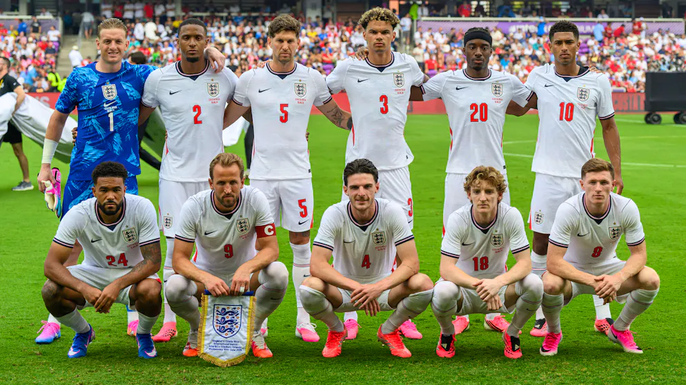 WM-Ticker. Dreister Diebstahl bei England: Fussballschuhe und Bälle geklaut ++ Promi-Auflauf beim USA-Auftakt