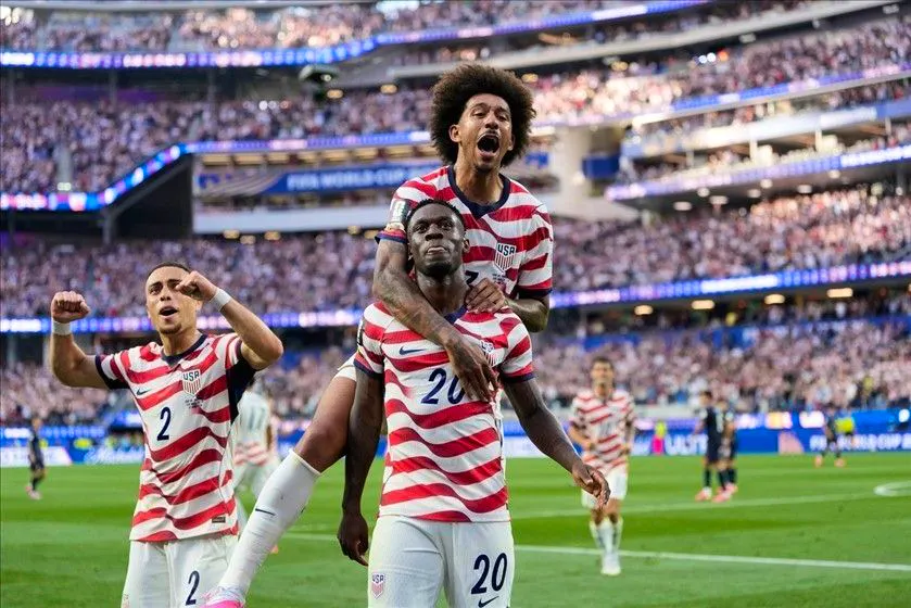 Calcio. Gli USA dominano il Paraguay