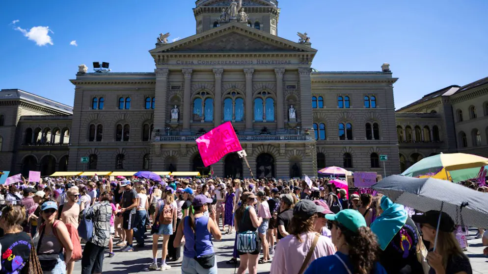 Sciopero femminista. In migliaia nelle piazze svizzere per diritti delle donne