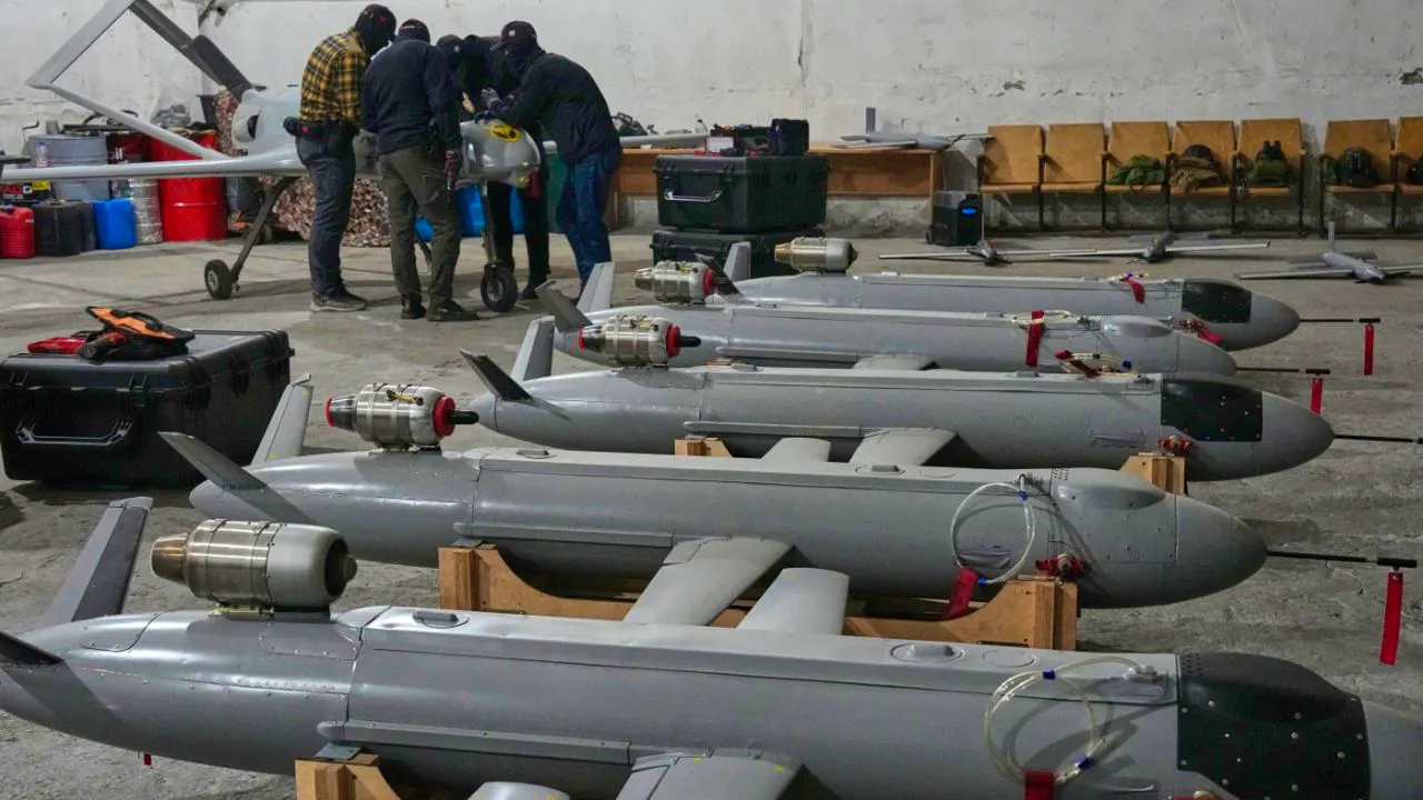 Politik. Ukraine trifft Industrieanlagen in Russland
